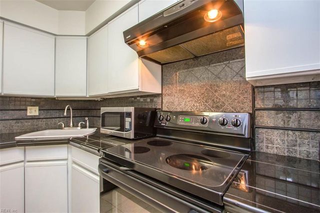 1210 Stockley Gdns Apt 606, Norfolk, VA 23517