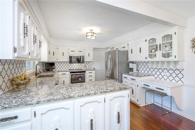 615 OVERLOOK Drive, Raymore, MO 64083