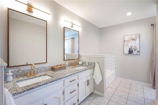 615 OVERLOOK Drive, Raymore, MO 64083