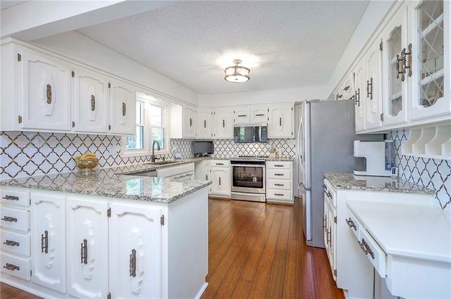 615 OVERLOOK Drive, Raymore, MO 64083