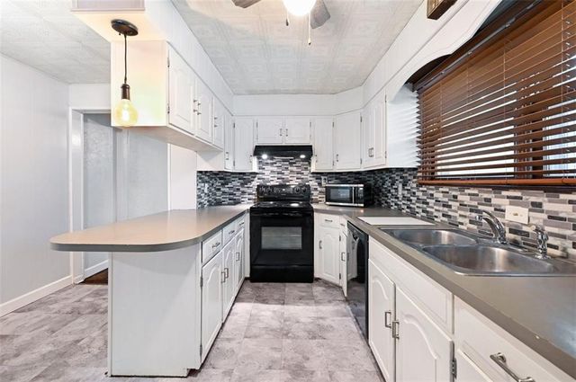 1708 S Broadway Street, Leavenworth, KS 66048