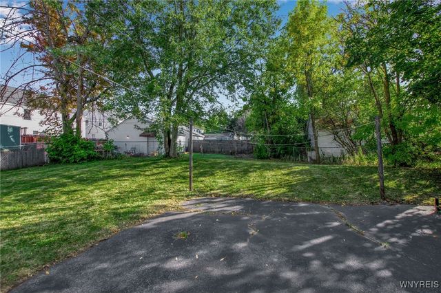 7 Matthew Lane, Cheektowaga, NY 14225