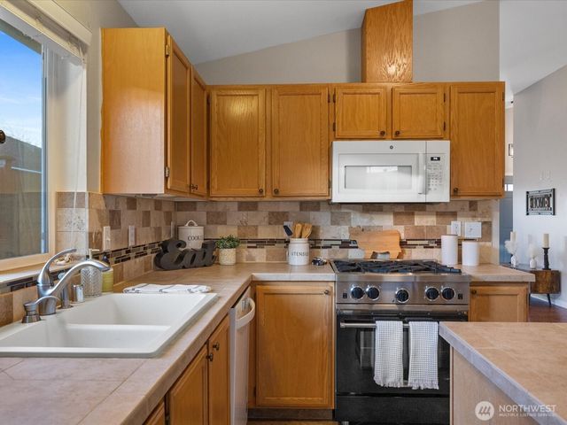 6418 105th Place NE, Marysville, WA 98270