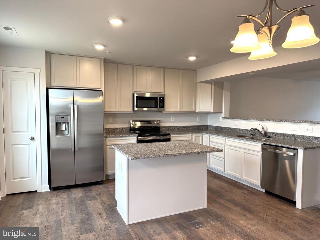 152 OLGA DR, Martinsburg, WV 25403