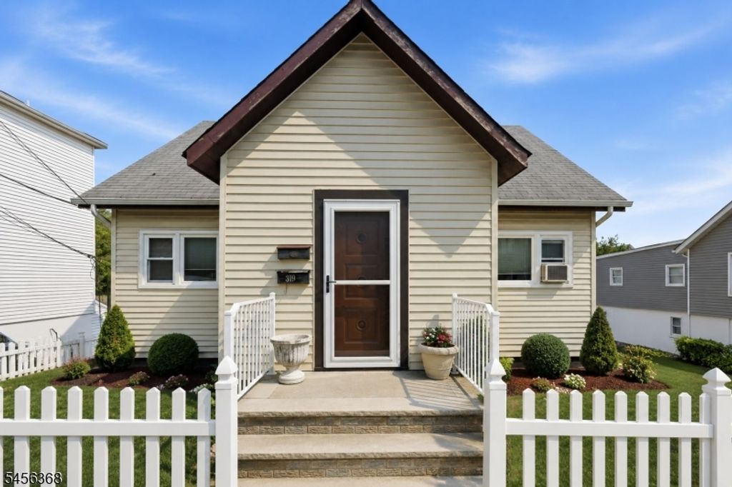 319 6Th St, Carlstadt Boro, NJ 07072 — exterior