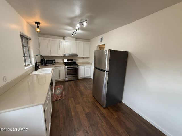 929 S 4th Avenue, Tucson, AZ 85701