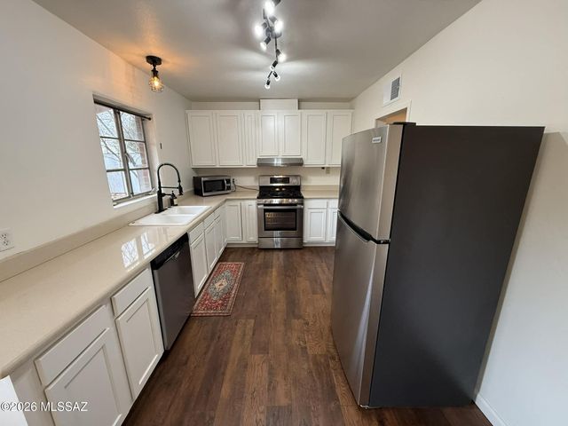 929 S 4th Avenue, Tucson, AZ 85701