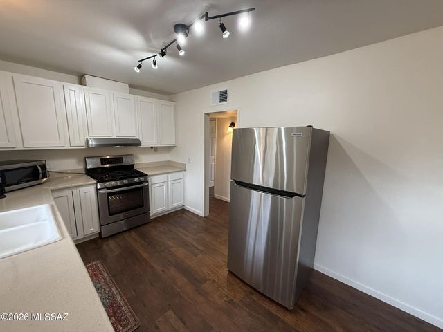 929 S 4th Avenue, Tucson, AZ 85701