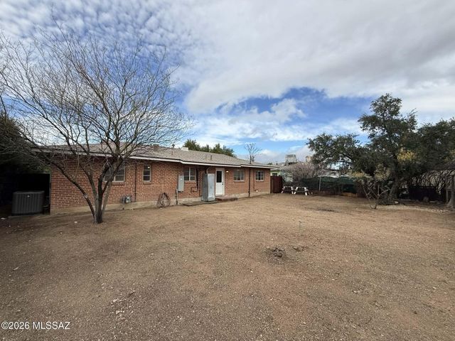 929 S 4th Avenue, Tucson, AZ 85701