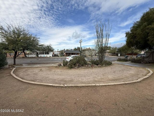 929 S 4th Avenue, Tucson, AZ 85701