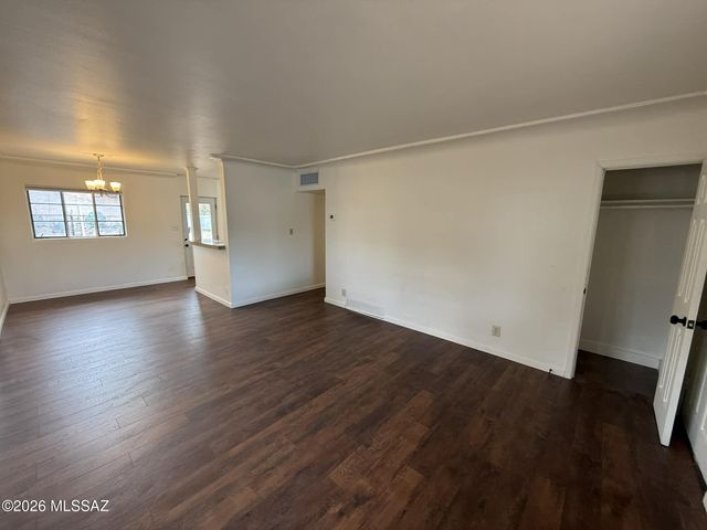 929 S 4th Avenue, Tucson, AZ 85701