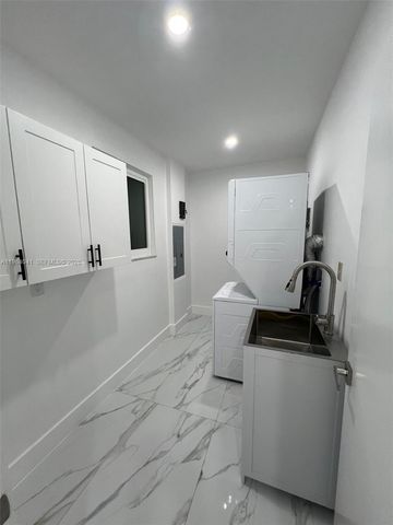 424 La Villa Dr 1, Miami Springs, FL 33166