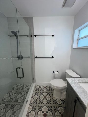 424 La Villa Dr 1, Miami Springs, FL 33166