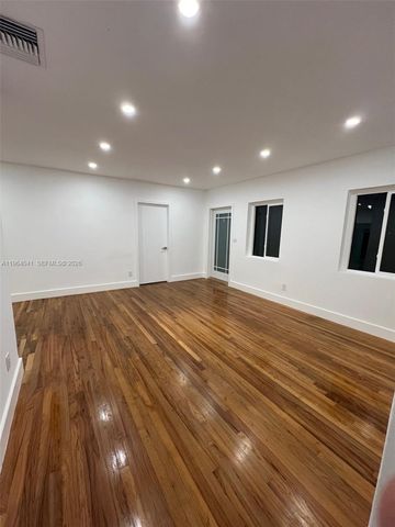 424 La Villa Dr 1, Miami Springs, FL 33166