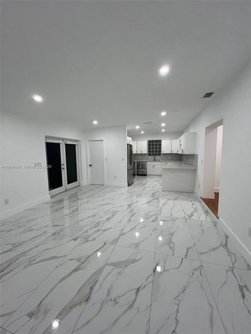 424 La Villa Dr 1, Miami Springs, FL 33166