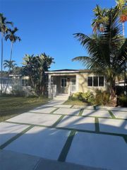 424 La Villa Dr 1, Miami Springs, FL 33166