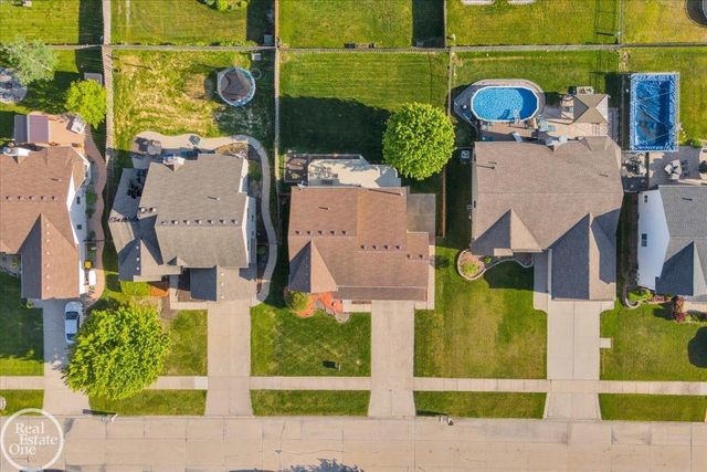 32058 Shadywood Drive, Chesterfield Twp, MI 48047