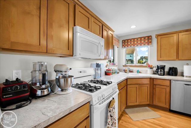 32058 Shadywood Drive, Chesterfield Twp, MI 48047