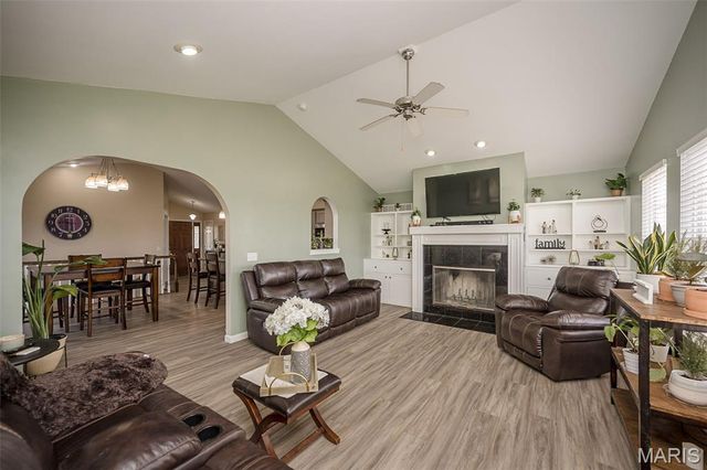 12 Riverside Court, Troy, MO 63379