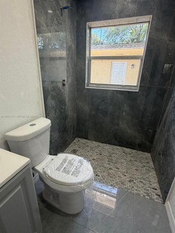 1946 NE 167th St 3A, North Miami Beach, FL 33162