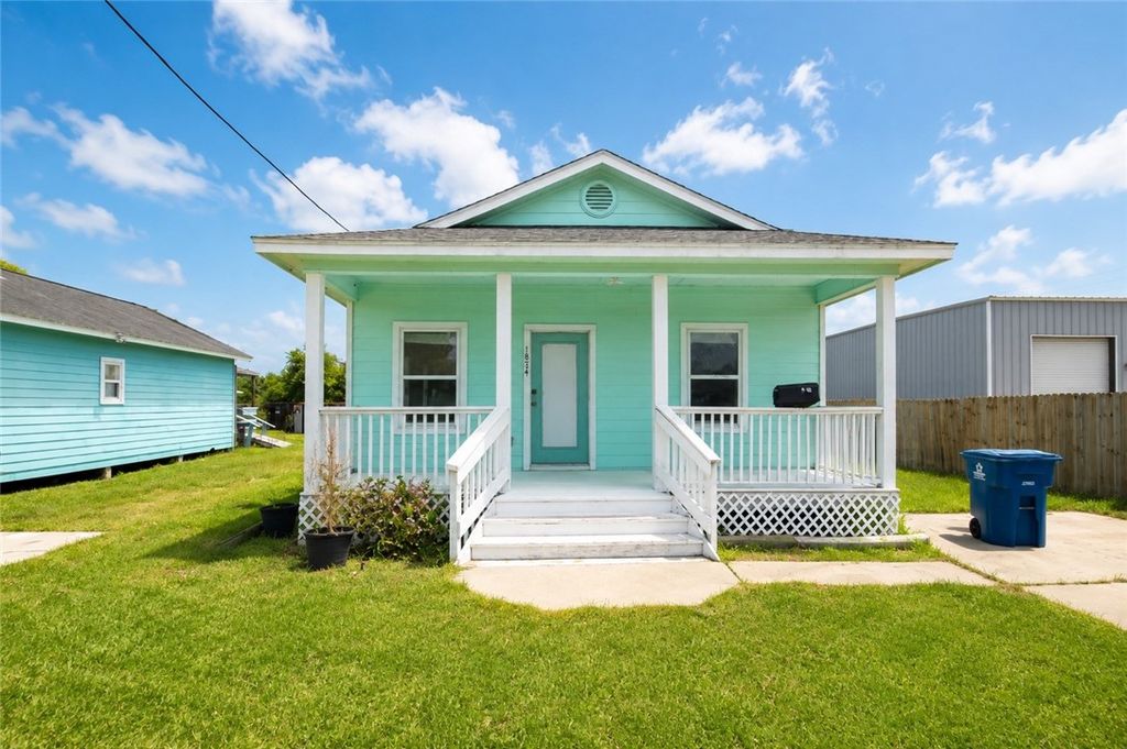 1824 Highway 35 S, Rockport, TX 78382 — exterior