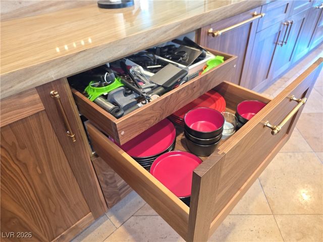 2817 High View Drive, Henderson, NV 89014