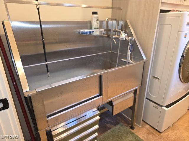 2817 High View Drive, Henderson, NV 89014