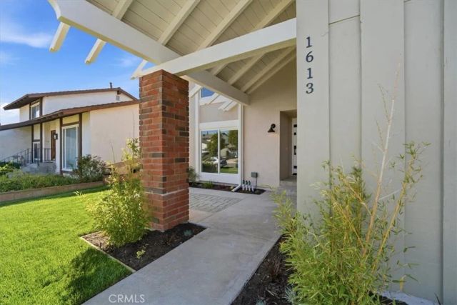 1613 Darcy Avenue, Simi Valley, CA 93065