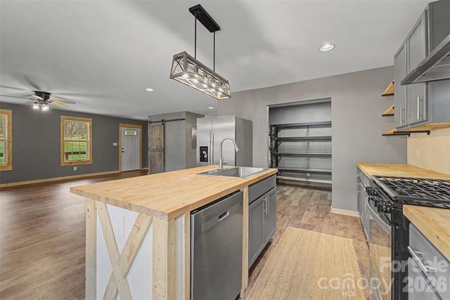 3240 Old Henson Cove Road, Canton, NC 28716