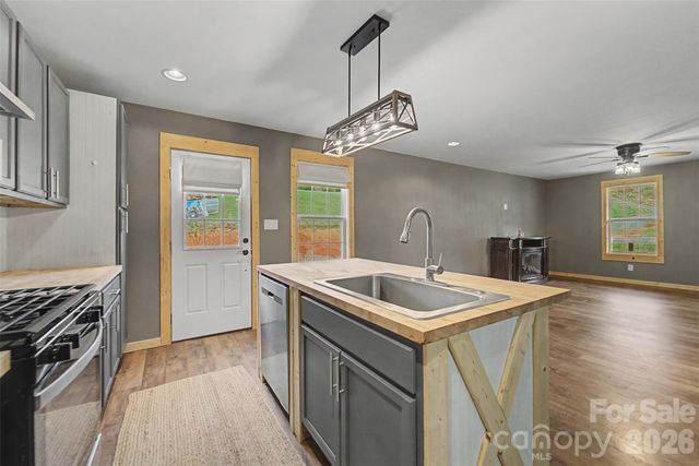 3240 Old Henson Cove Road, Canton, NC 28716