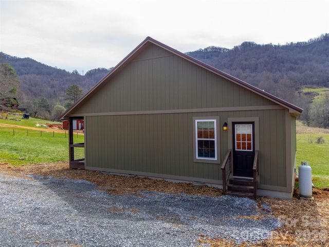 3240 Old Henson Cove Road, Canton, NC 28716