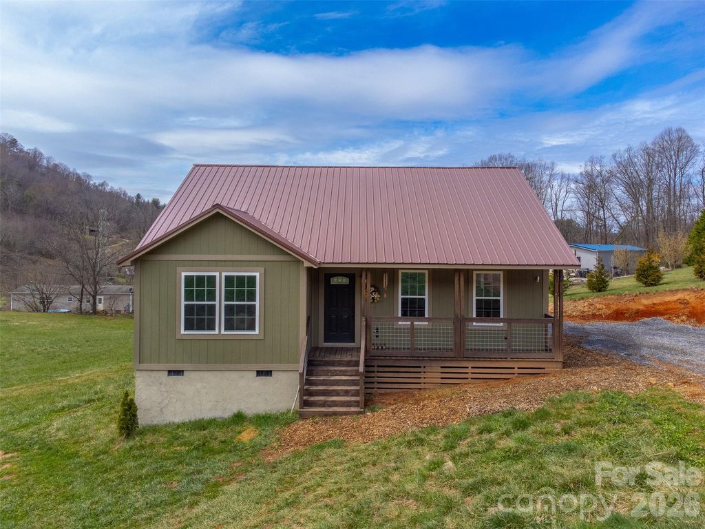 3240 Old Henson Cove Road, Canton, NC 28716