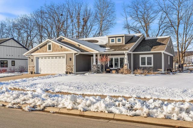 812 Bridle LANE, La Crescent, MN 55947