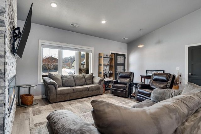 812 Bridle LANE, La Crescent, MN 55947