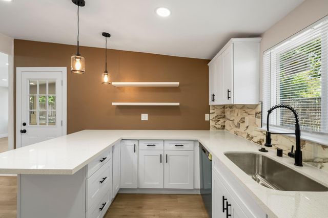 924 Cummins Way, West Sacramento, CA 95605