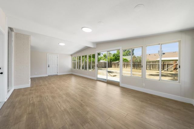 924 Cummins Way, West Sacramento, CA 95605