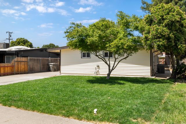 924 Cummins Way, West Sacramento, CA 95605