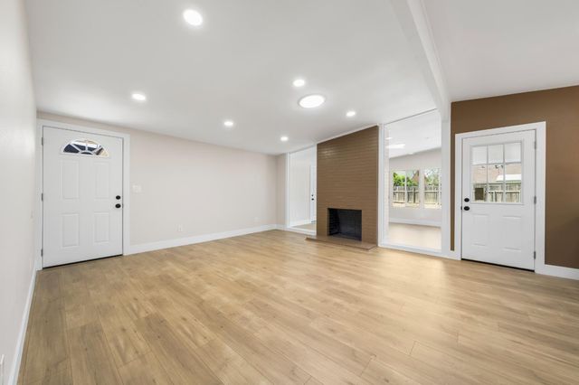 924 Cummins Way, West Sacramento, CA 95605