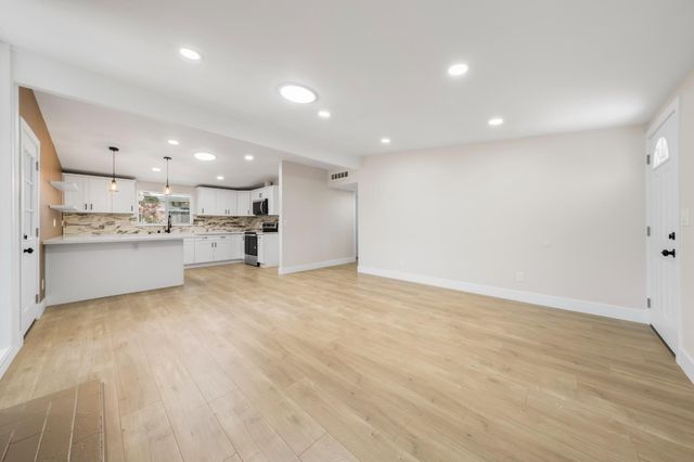 924 Cummins Way, West Sacramento, CA 95605