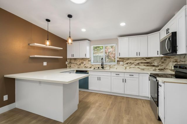924 Cummins Way, West Sacramento, CA 95605