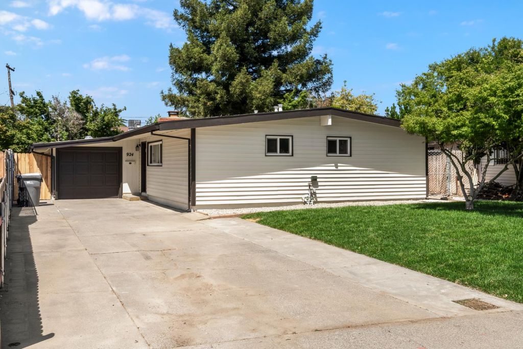 924 Cummins Way, West Sacramento, CA 95605