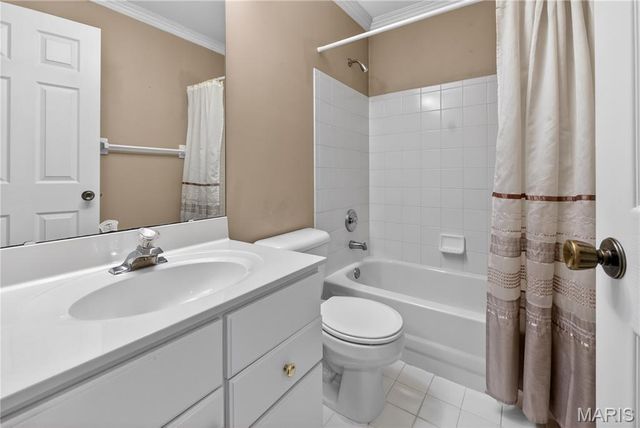 16560 Victoria Crossing Drive J, Grover, MO 63040