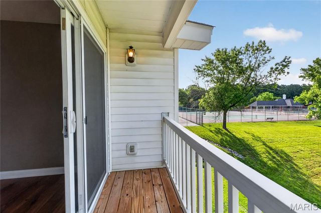 16560 Victoria Crossing Drive J, Grover, MO 63040