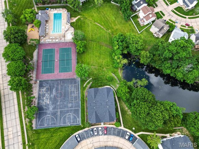 16560 Victoria Crossing Drive J, Grover, MO 63040