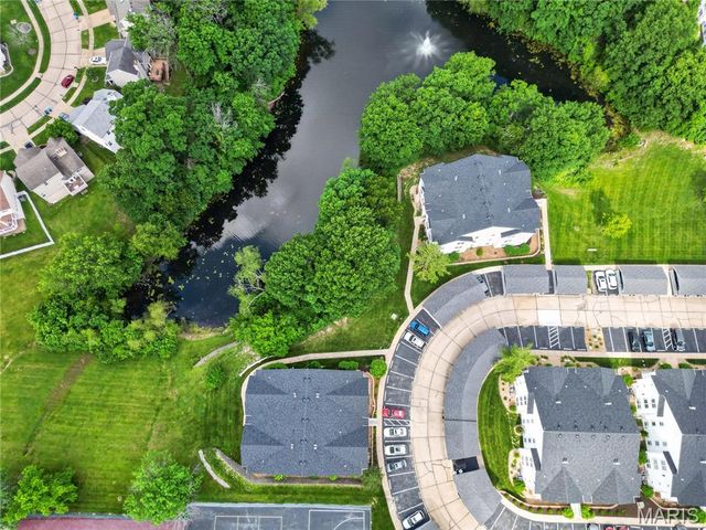 16560 Victoria Crossing Drive J, Grover, MO 63040