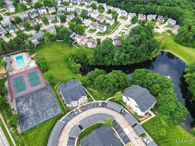 16560 Victoria Crossing Drive J, Grover, MO 63040