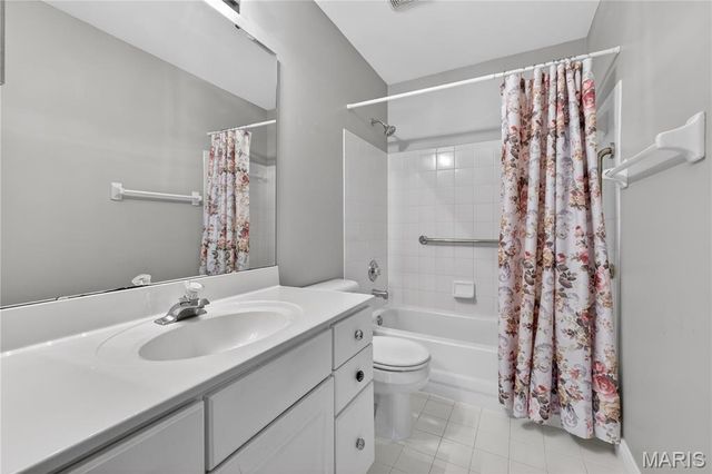 16560 Victoria Crossing Drive J, Grover, MO 63040