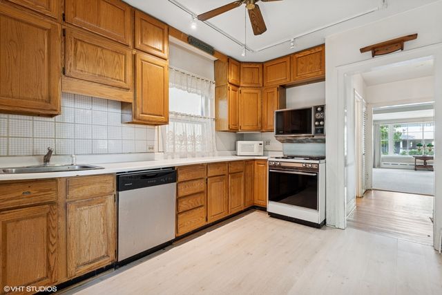 800 S SCOVILLE Avenue, Oak Park, IL 60304