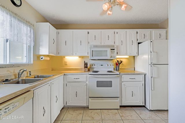 3606 S Peninsula Dr Apt 210, Port Orange, FL 32127