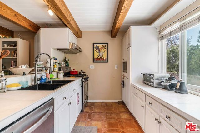 6249 Green Valley Circle, Culver City, CA 90230